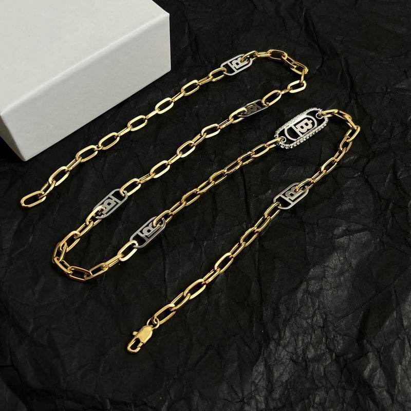 Burberry necklace 04yxh01